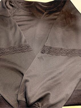 Black Lace-Trim Women's Lounge Top